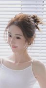 黑色双开叉实丝旗袍壁纸